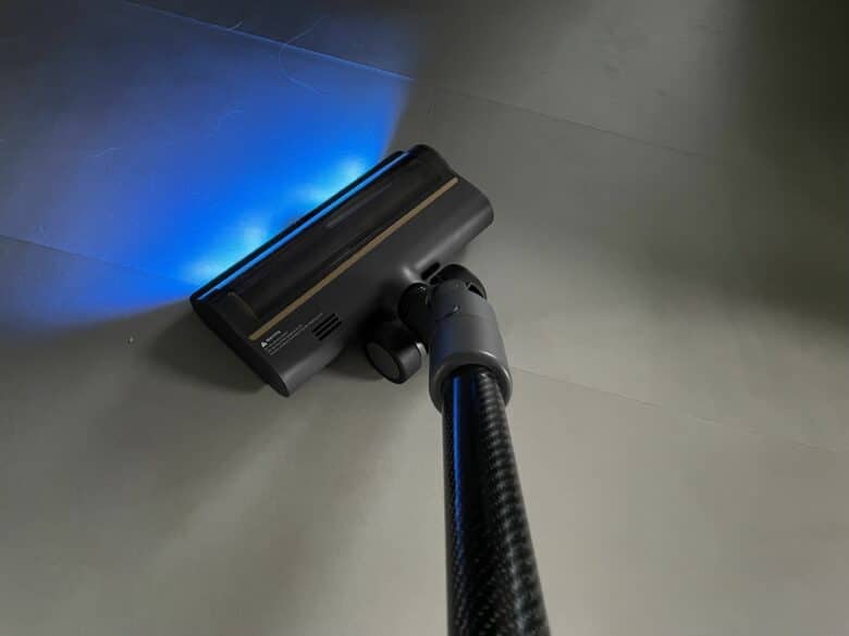 Dyson V15 Detect : Un nouvel aspirateur à batterie qui combat la poussière  à l'aide de lasers -  News
