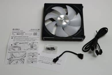 Ventilateur Lian Li Uni Fan AL140 V2 avec câble, adaptateur, vis et instructions