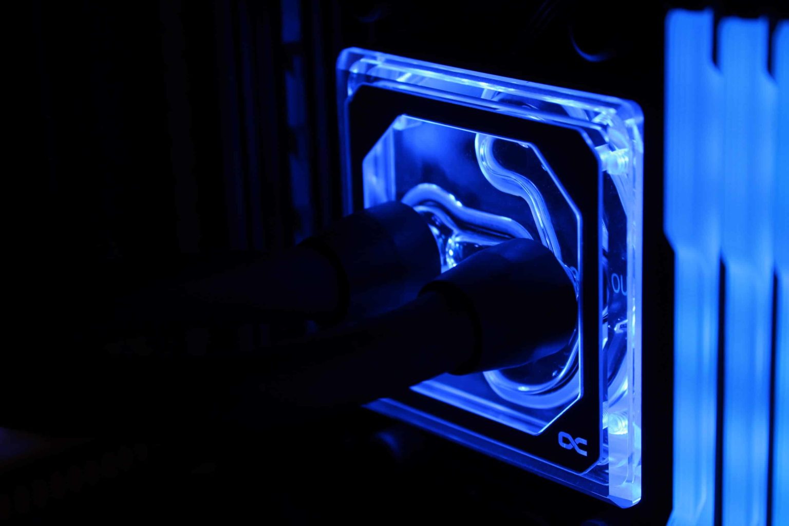 Alphacool Eisblock Aurora XPX Edge RGB – la mise à niveau pour un refroidissement par eau personnalisé en test