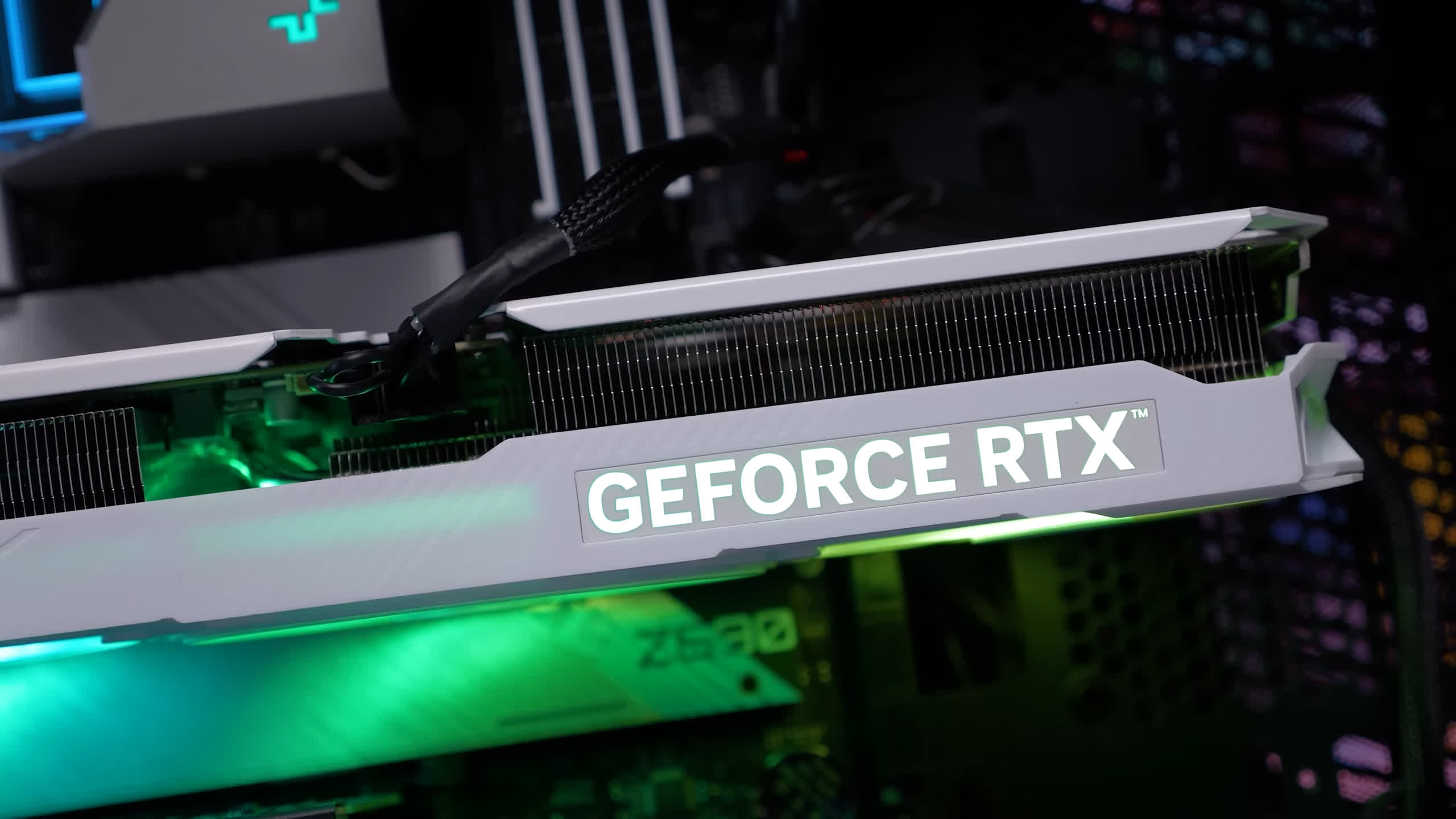 Test • Nvidia GeForce RTX 4070 Ti SUPER : la RX 7900 XT en ligne