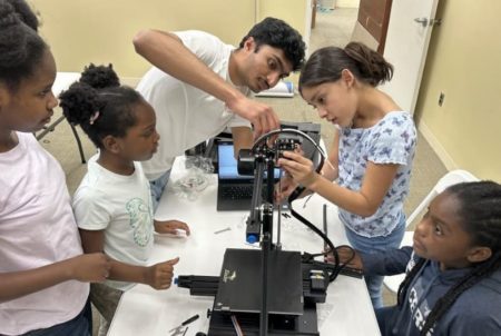 Le parrainage réussi par Creality du premier camp Funbotics de l'Université de Yale souligne son engagement en faveur de l'éducation