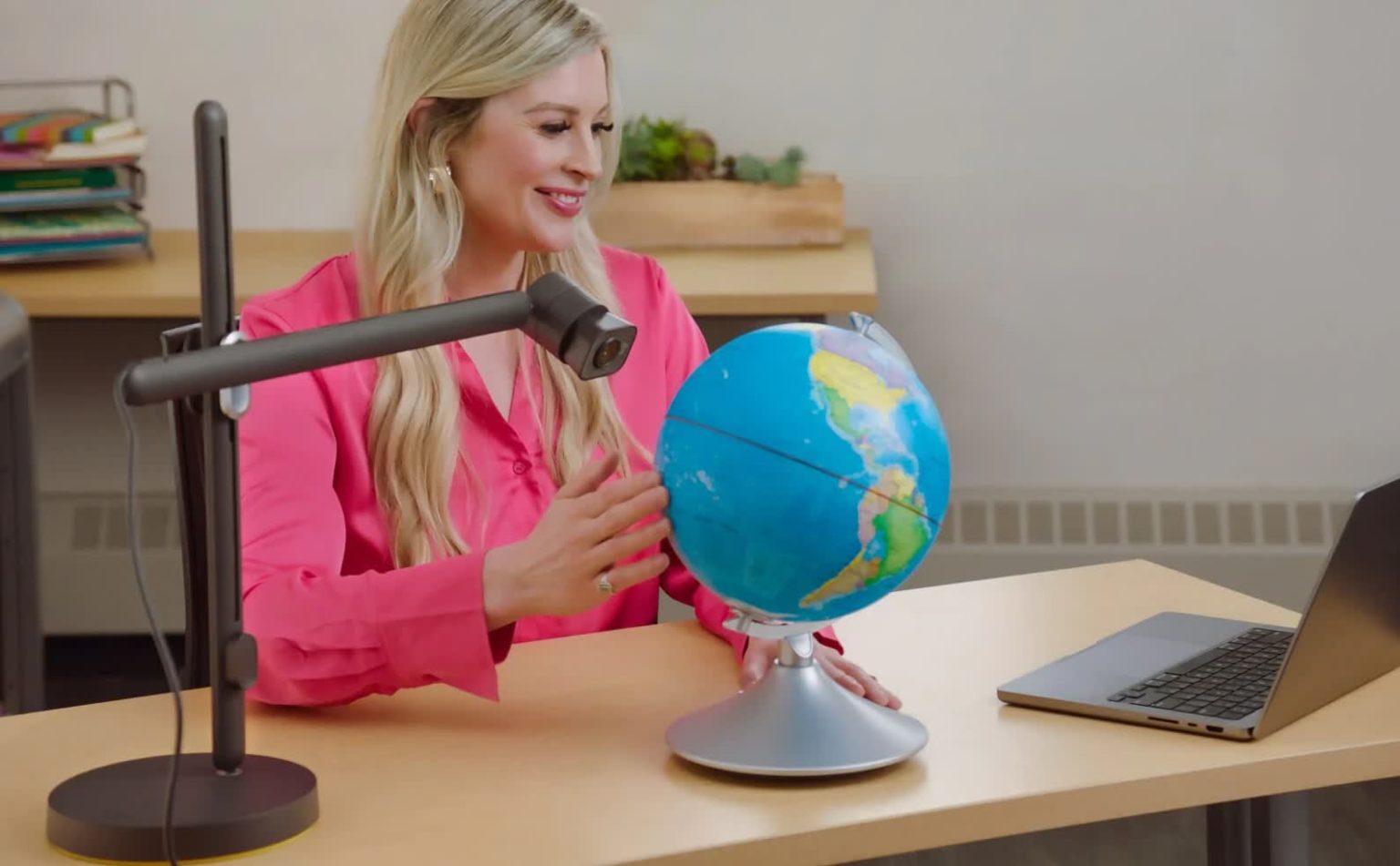 Logitech is crowdfunding a flexible show-and-tell webcam