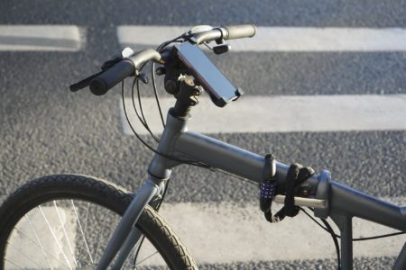Support téléphone portable vélo : Toujours en sécurité et bien informé sur la route !