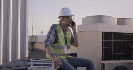 Téléphone portable de chantier : caractéristiques et conseils d'achat