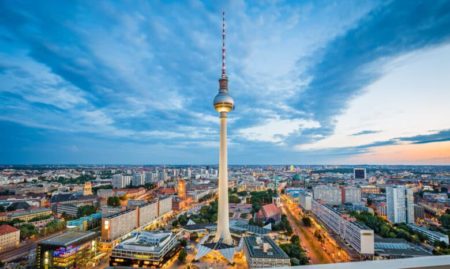 Un vol non autorisé de drone provoque un accident à la tour de télévision de Berlin