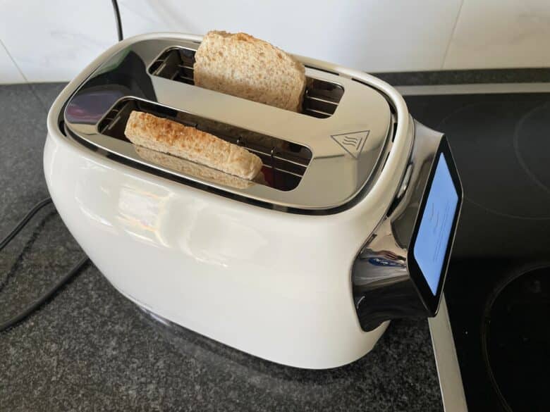 IFA 2022 – Grille-pain Tineco Toasty One : le produit qu'on déteste, mais  qu'on aimerait avoir quand même - Les Numériques