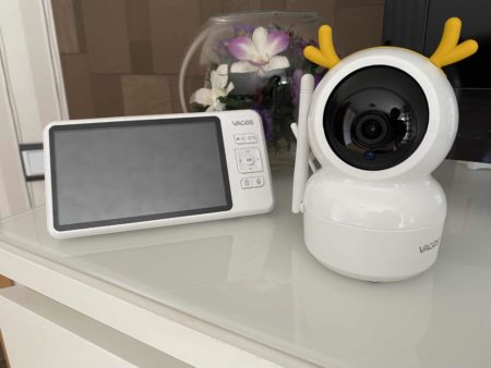 Vacos Baby Monitor en test – 720p sur 5″ avec objectif réglable