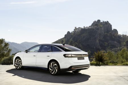 VW dévoile l'ID.7 : la limousine électrique offre une autonomie allant jusqu'à 700 km