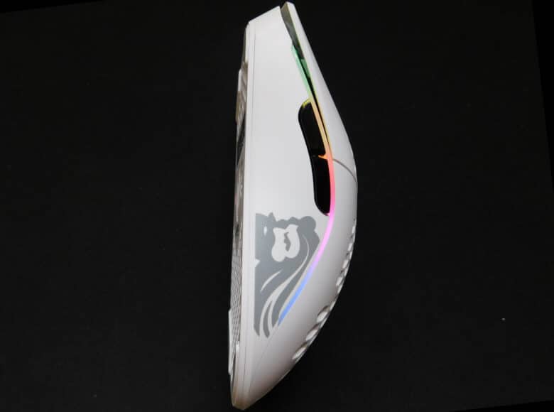 Nouvelle souris câblée légère, vide, gaming mouse 6 ppp réglable 7 fois,  avec 16 000 ppp d'évidence (blanc)