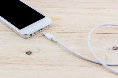 Ports USB uniformes : l’UE met en garde Apple