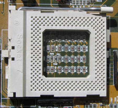 Saviez-vous qu'il existait un socket CPU acceptant à la fois les puces Intel et AMD ?