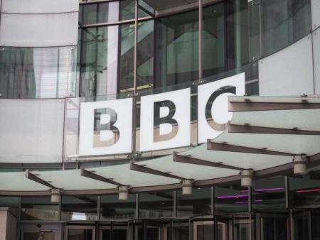 Twitter qualifie la BBC de « média financé par le gouvernement »