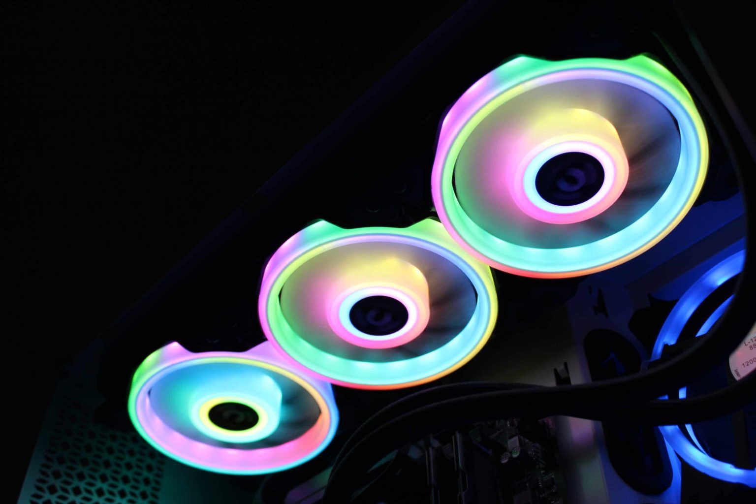 Test du Thermaltake Riing Quad 12 RGB – beaucoup de RVB et beaucoup de performances ?