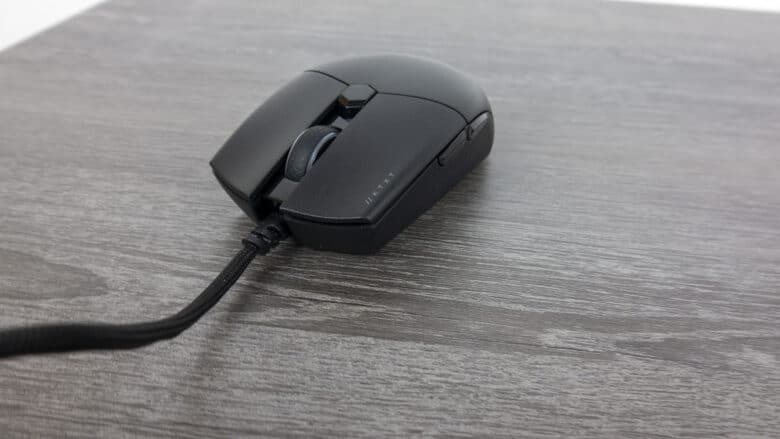 Corsair Katar souris fermée pesant grammes test