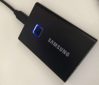 Le Samsung Portable SSD T7 Touch établit de nouvelles normes en matière de  vitesse et de sécurité pour les disques durs externes – Samsung Newsroom  Belgique