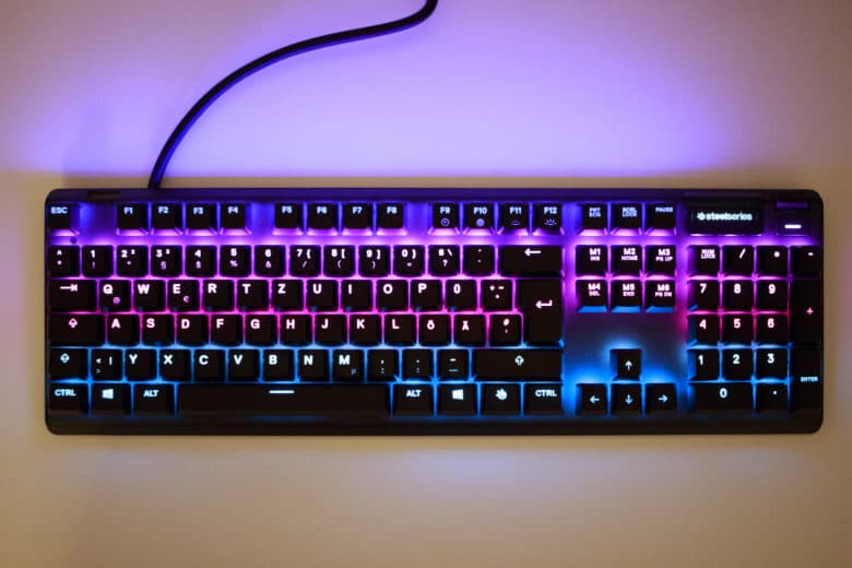 SteelSeries Apex Pro – Le clavier avec point de déclenchement réglable en  cours de test