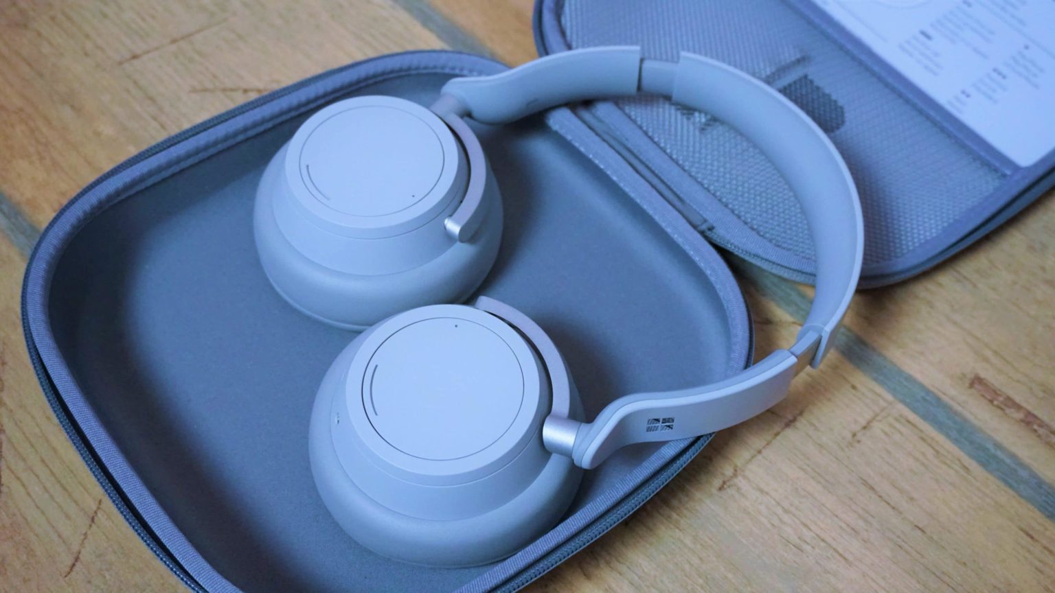 Examen des écouteurs Surface : peuvent-ils suivre Bose et Sony ?