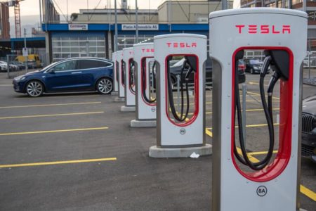 Corée du Sud : l'autorité impose une amende d'un million de dollars à Tesla