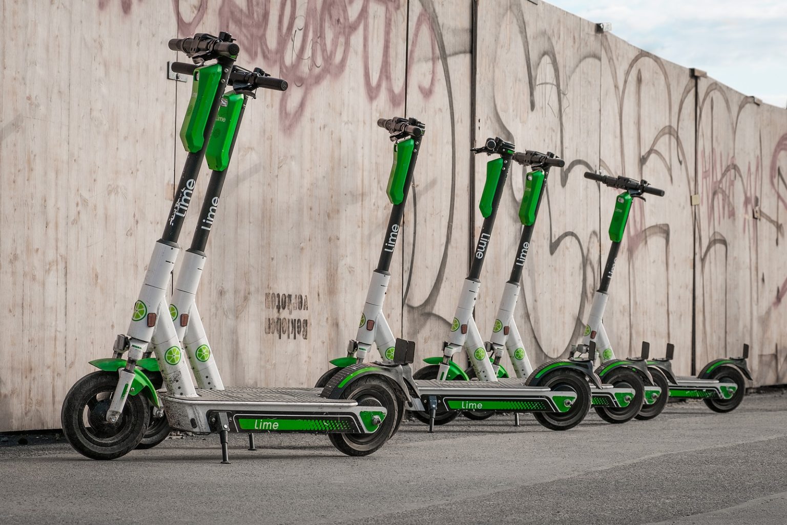 Décision : les villes peuvent facturer des frais spéciaux pour les scooters électriques