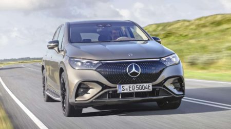 Mercedes-Benz : présentation de la fonction de dépassement automatique