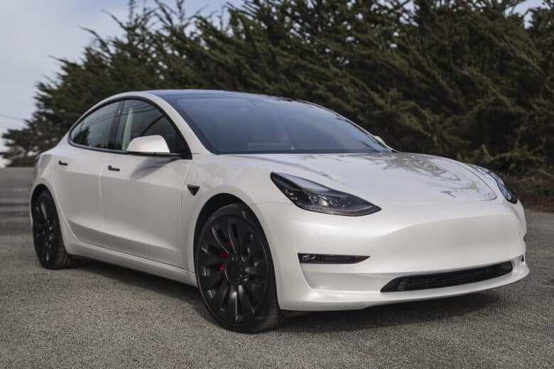 Tesla prévoit une mise à jour logicielle pour 435 000 véhicules