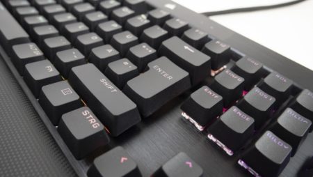 Un étrange bug du Corsair K100 retape les mots tapés involontairement