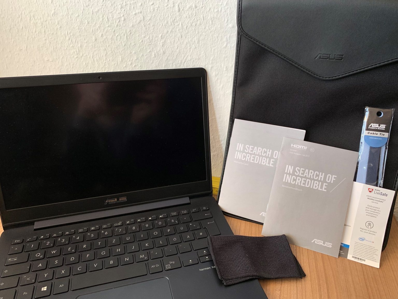 ASUS ZenBook 13 UX331UAL : le poids léger de 985 grammes examiné