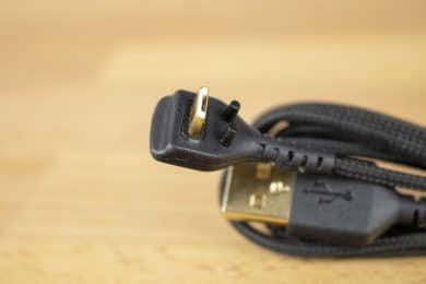 La connexion du câble USB
