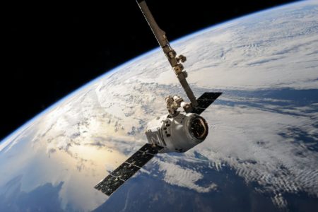 Hughes, rival de Starlink, présente un service Internet par satellite à 100 Mbps Starlink rival Hughes introduces 100 Mbps satellite Internet service