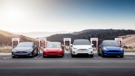 Les véhicules électriques GM et Ford pourront utiliser les superchargeurs Tesla à partir de l’année prochaine, d’autres suivront GM and Ford EVs can use Tesla Superchargers starting next year, more to follow