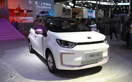 La Chine présente le premier véhicule électrique alimenté par une batterie sodium-ion China introduces first EV fueled with a sodium-ion battery