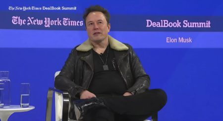 Elon Musk intensifie sa querelle avec le patron de Disney, Bob Iger, et supprime l’application Disney+ des véhicules Tesla Elon Musk escalates feud with Disney boss Bob Iger, removes Disney+ app from Tesla vehicles