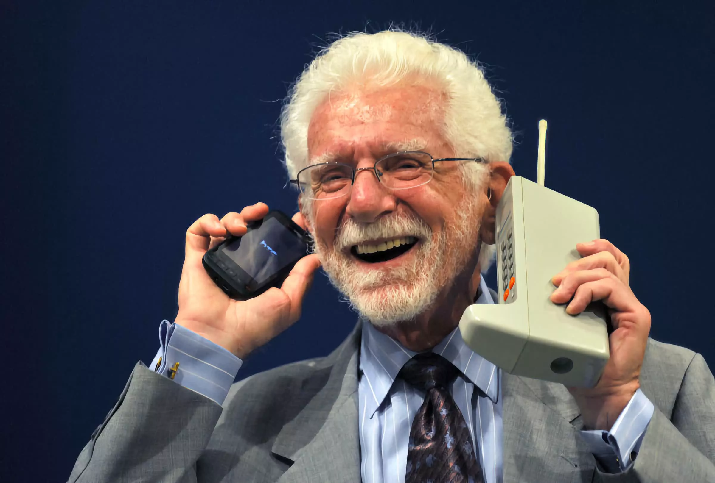 Le premier téléphone portable de l'histoire, le Motorola Dyna-Tac 8000X -  Le téléphone mobile a 40 ans, non mais allô