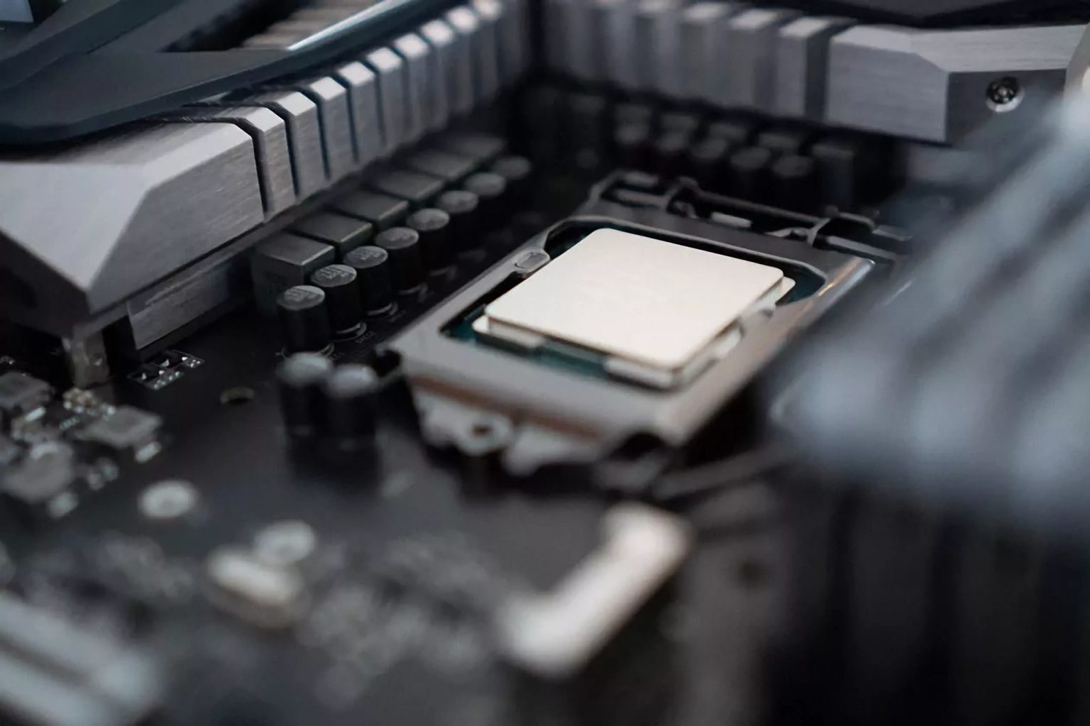 Les chercheurs affirment que les futures puces Intel, AMD et Arm sont menacées par une attaque SLAM Researchers say future Intel, AMD and Arm chips at risk from SLAM attack