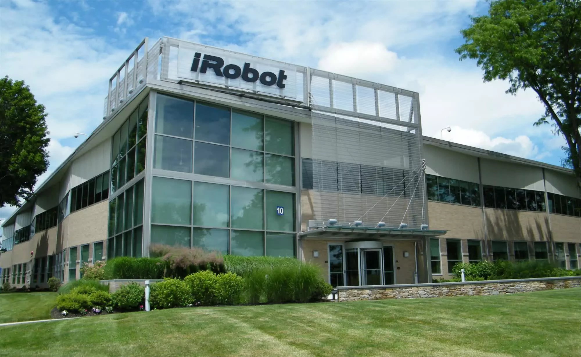 Amazon l’acquisition pour milliard dollars fabricant Roomba iRobot raison problèmes réglementaires européens