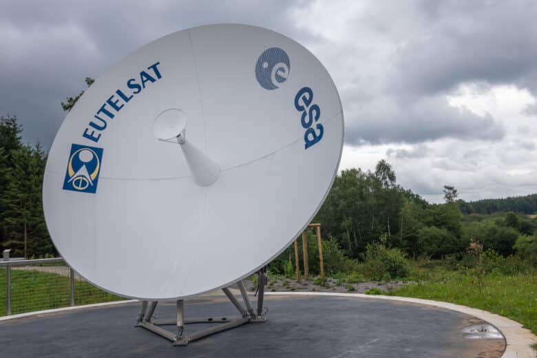 Internet par satellite : Eutelsat rachète Oneweb