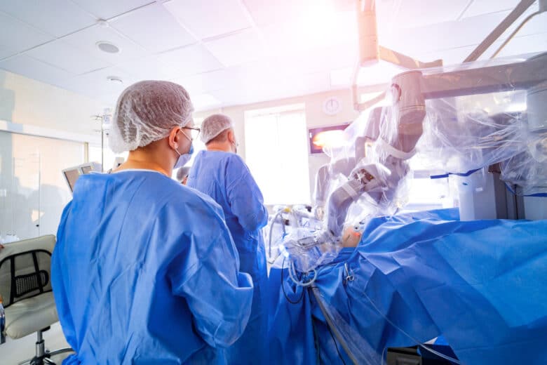 Pour la première fois, un robot réussit un exercice chirurgical mieux qu'un humain