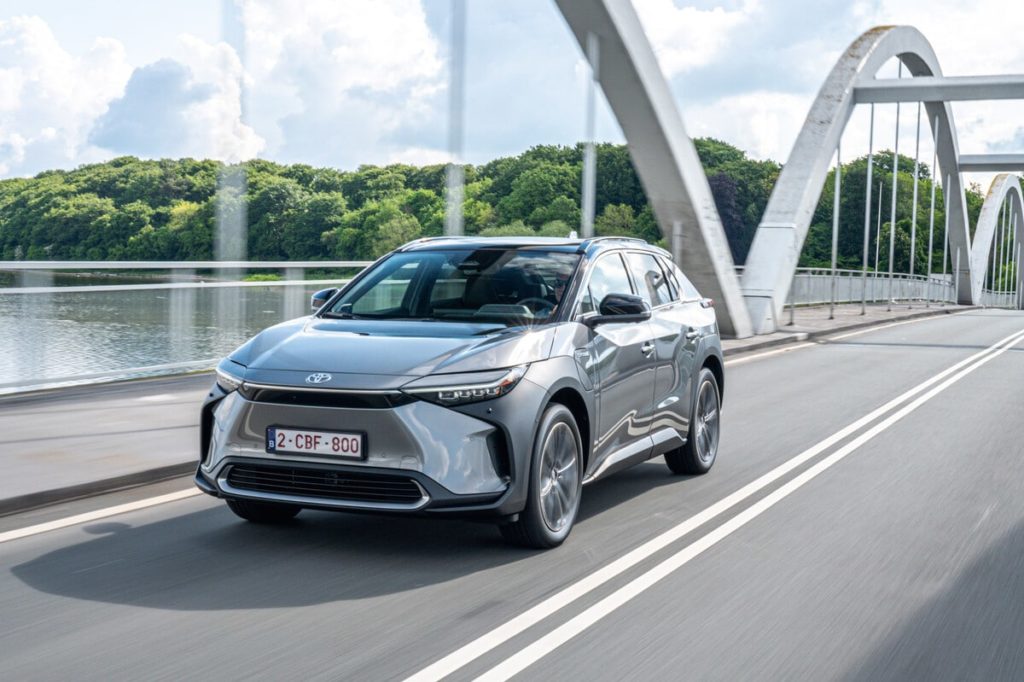 La Toyota bZ4X a une vis desserrée : la voiture électrique concernée par une action de rappel