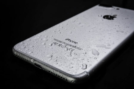 Apple advises against using rice to dry wet iPhones, offers better tips