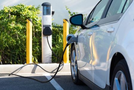 Électromobilité : le manque de bornes de recharge fait obstacle à la transition énergétique