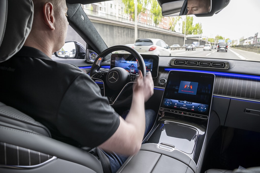 La conduite autonome pour devenir plus rapide : homologation appliquée jusqu'à 130 km/h