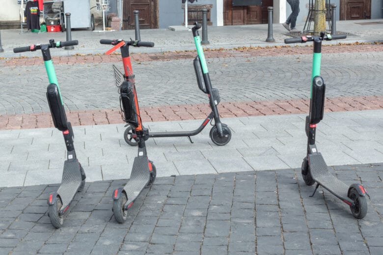 Protection des consommateurs : de nombreuses conditions générales illégales avec les fournisseurs de scooters électriques