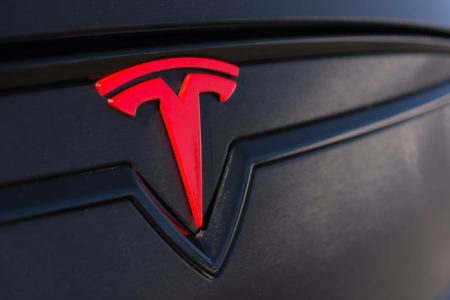 Tesla licencie 200 formateurs en intelligence artificielle