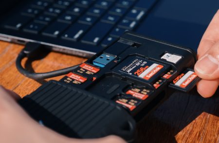 Hold up to 20 memory cards in one 300MB/s reader