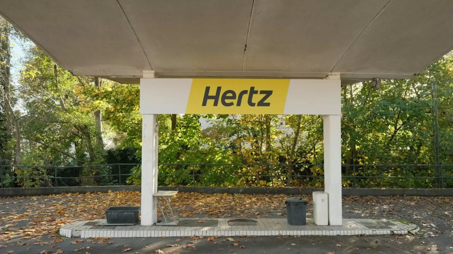 Failed gamble on electric vehicles has cost Hertz CEO his job