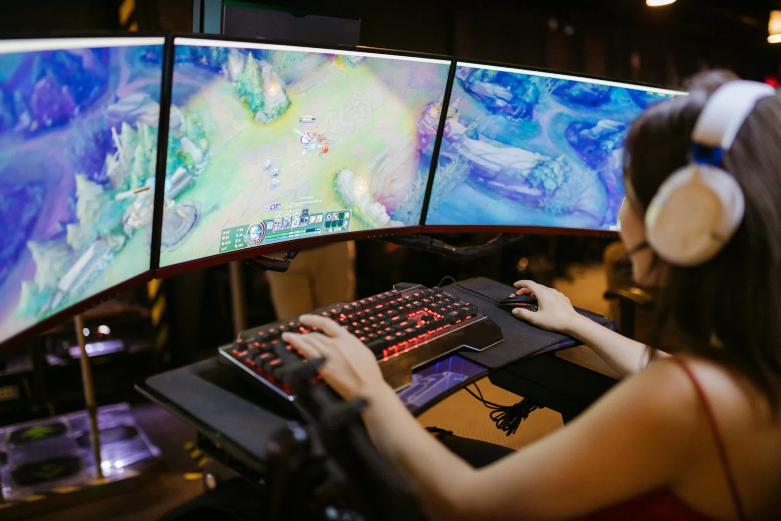 Gaming PC shipments dropped 13.2% in 2023 while gaming monitors saw growth