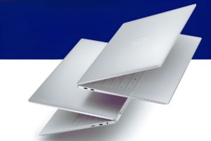 Deux ordinateurs portables Dell XPS 14 blancs superposés en lévitation sur un fond bicolore bleu et blanc.