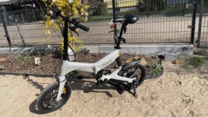 Test du vélo électrique SachsenRAD F12 ​​: le vélo pliant parfait pour les transports en commun