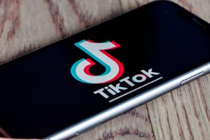 TikTok utilise des filtres de mots en Allemagne pour supprimer certains commentaires