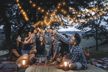 Gadgets techniques pour une soirée de printemps divertissante en plein air